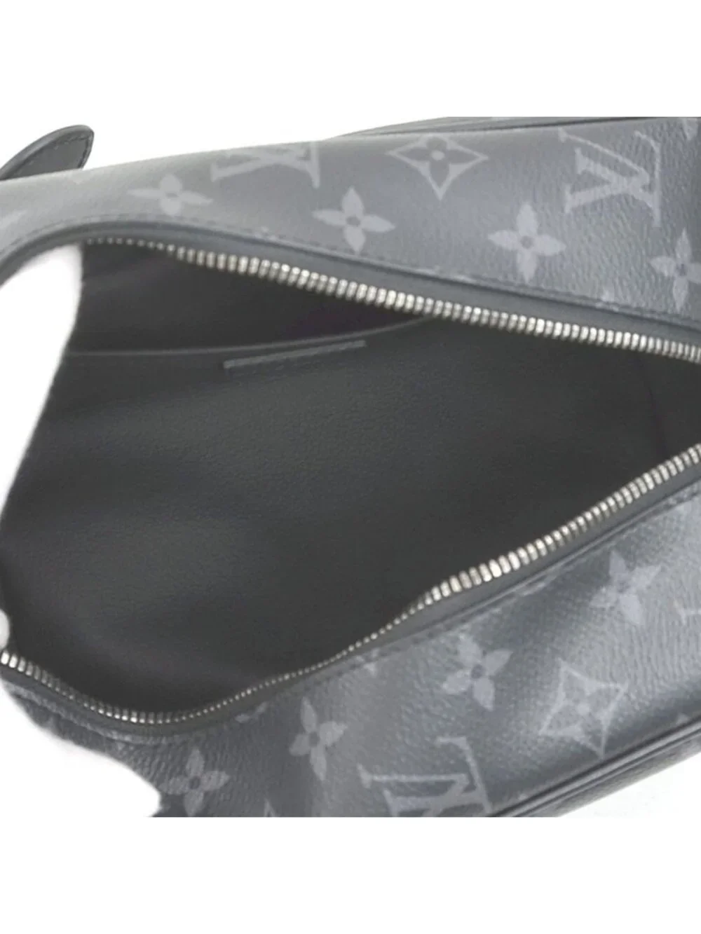 Louis Vuitton Clutch Monogram Eclipse Rocker Dopp
